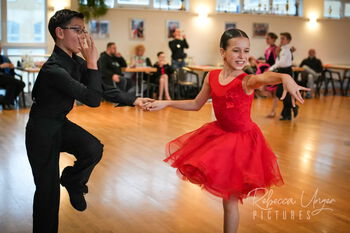 Elias & Emiliia beim Latein (Foto: R. Unger)